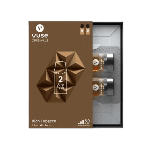 Dark, roasted tobacco tone — 짙은 브라운 컬러와 클래식 감성을 담은 Vuse Alto Rich Tobacco 포드 이미지.